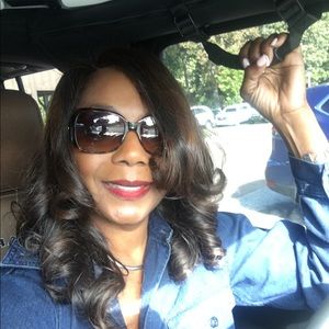 Meet your Posher, Elizabeth